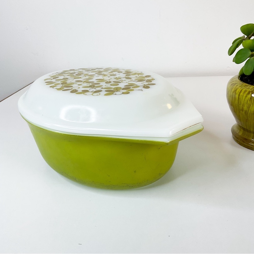 AVOCADO Green Pyrex Casserole Serving Dish With Olive Pattern On Lid